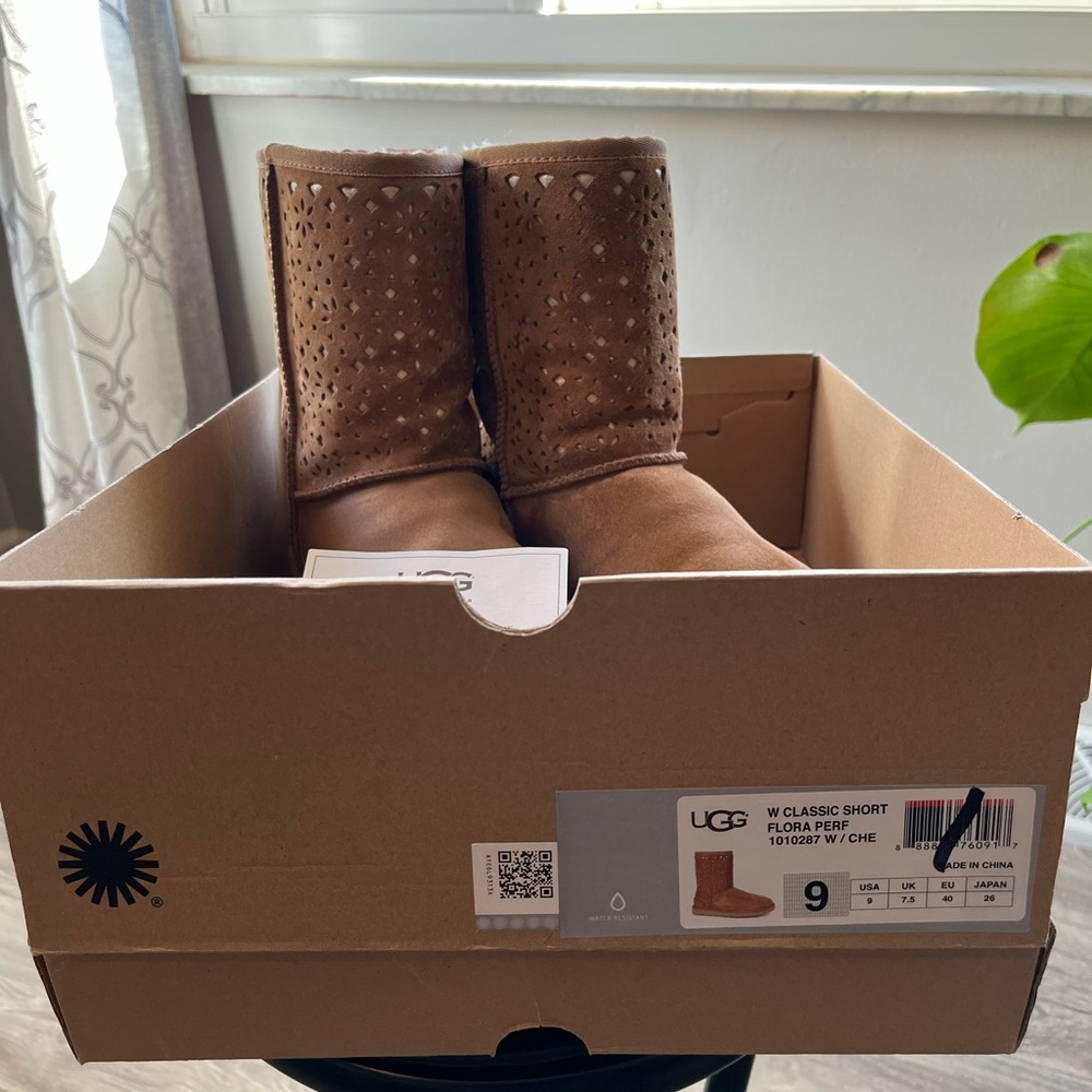 UGG Chestnut Boots Size 9 Fall Trendy - Picture 3 of 7